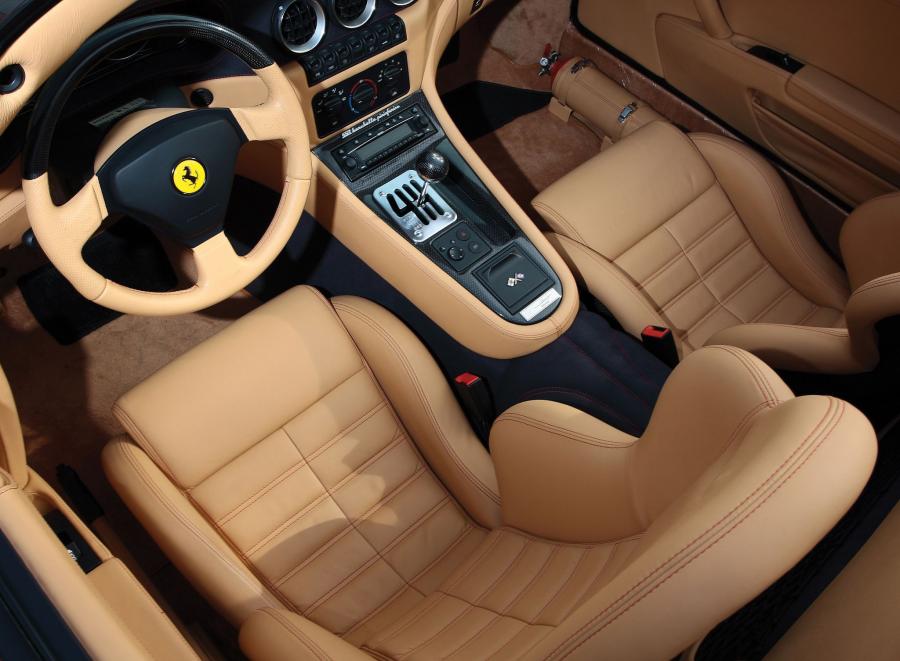  Ferrari 550 Barchetta 2000 года  (фото 6 из 16)